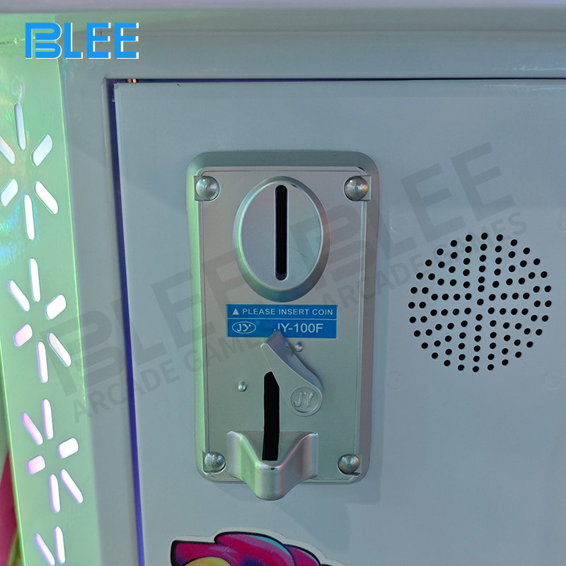 Shipping configuration showing protective wooden crate measuring 90x56x85cm