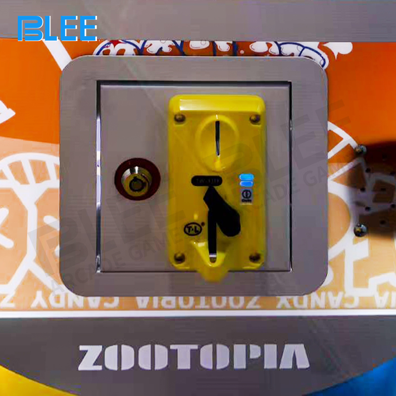 Side angle view highlighting the dynamic 132x75x159cm lion pose with detailed mane texture and facial features