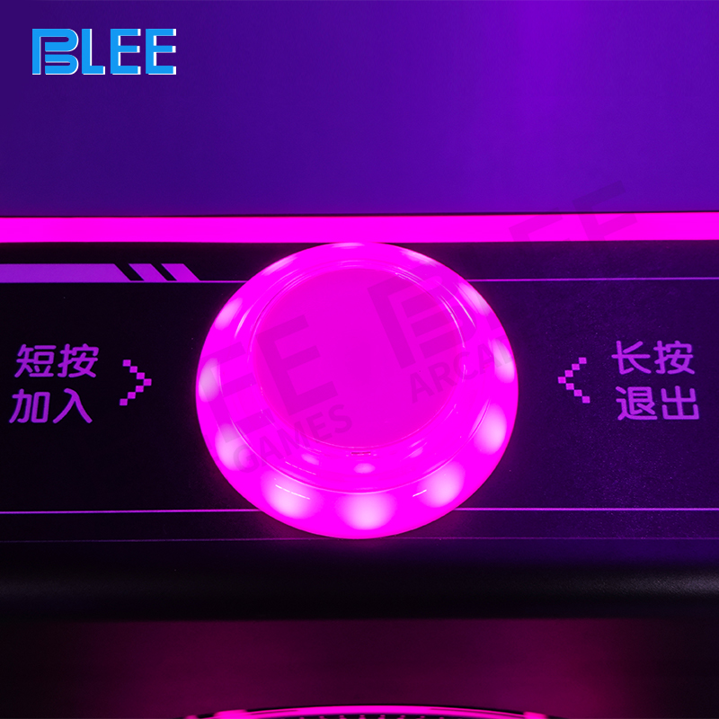 Balance platform with pressure-sensitive controls detecting weight shifts and movements