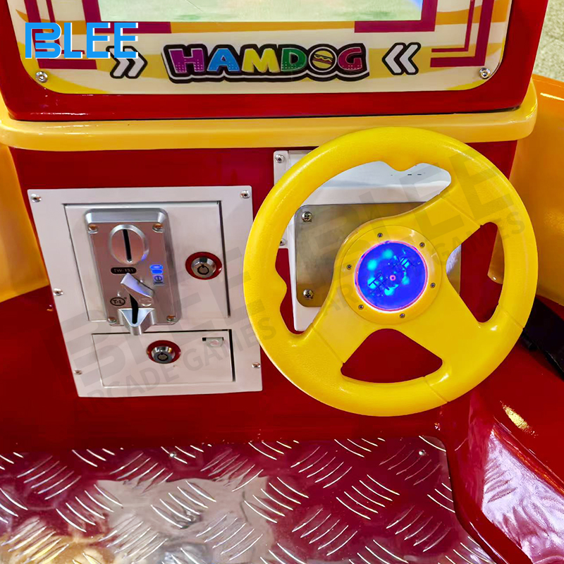 Packaging configuration showing protective wooden crate measuring 130x130x130cm for shipping