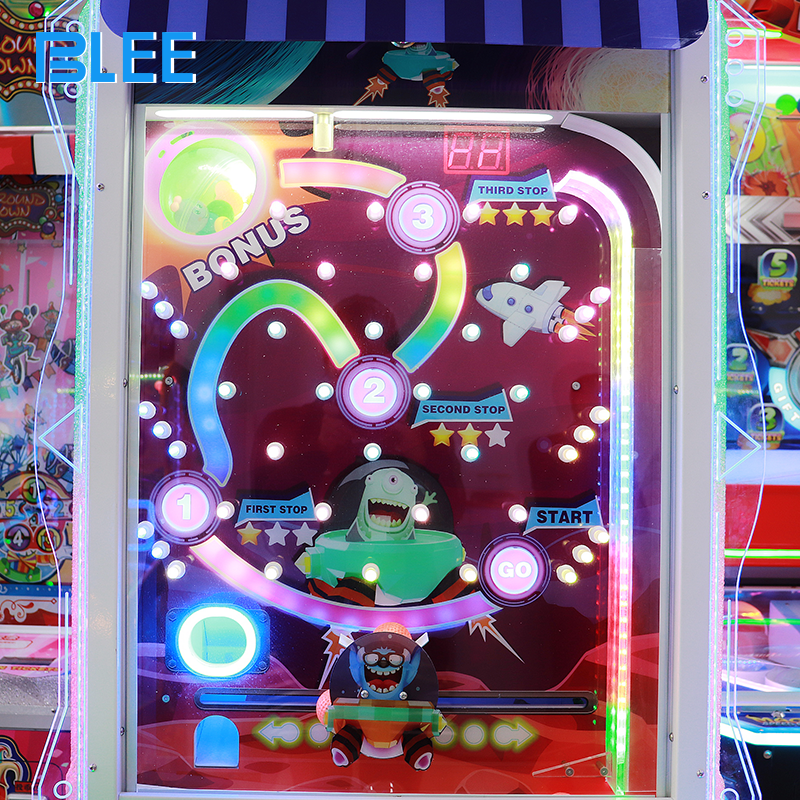 Side perspective showing the arcade machine's compact dimensions (724×645×2225mm) with detailed space-themed artwork