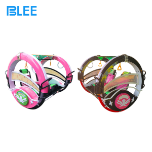 Multi-angle view highlighting the vehicle's dimensions (172×156×147cm) and ergonomic design elements