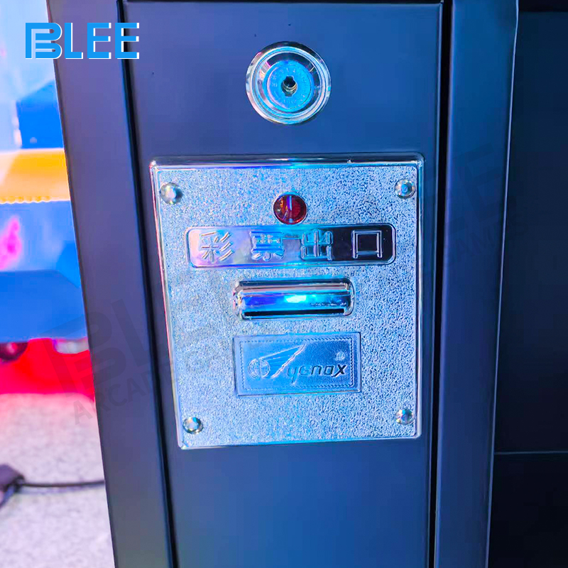 32-inch HD screen showing racing gameplay with blue interface theme