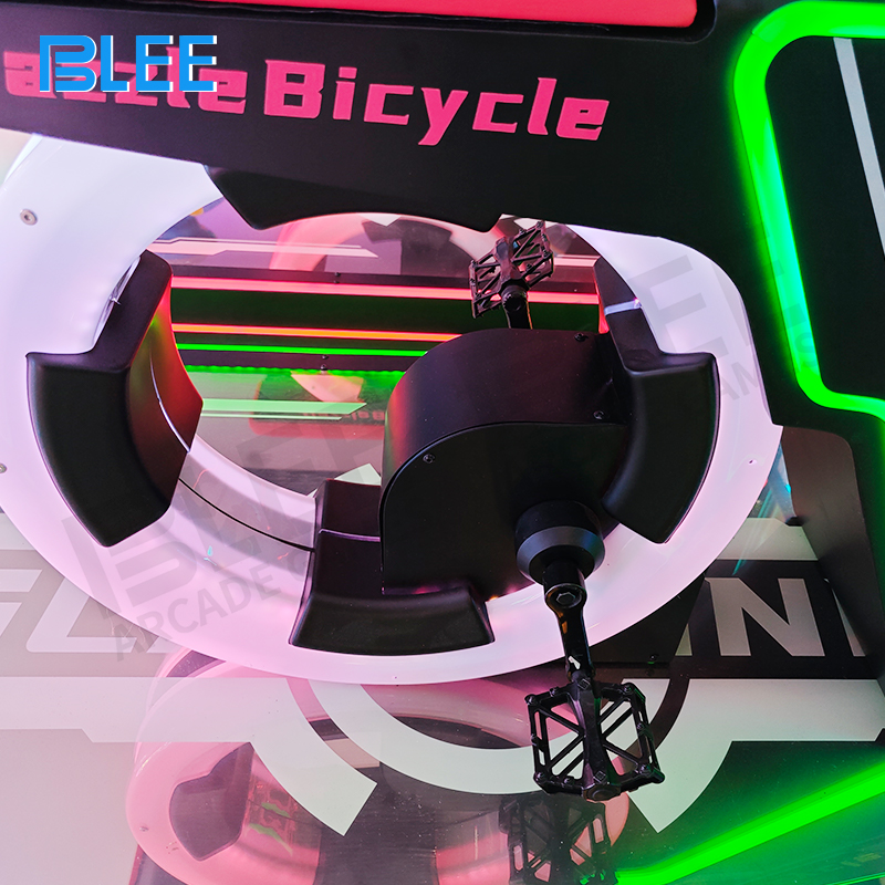 Three distinct scenic cycling environments with looped track designs