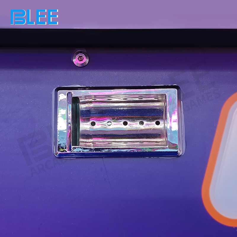 Multi-player interface with individual stations showing zombie-themed gameplay and ticket accumulation