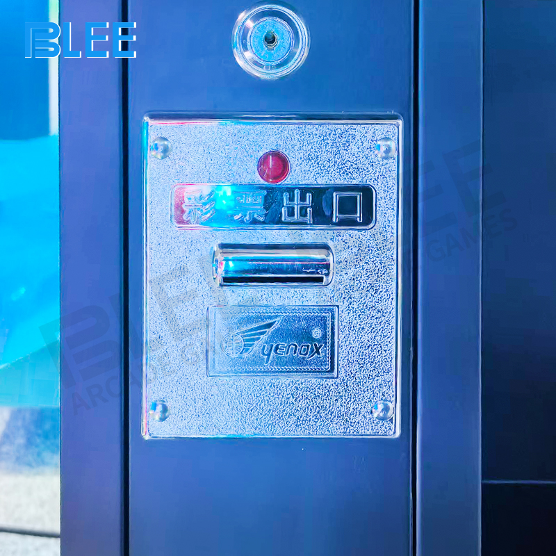 Compact wooden packaging (145*112*146cm) for secure transportation