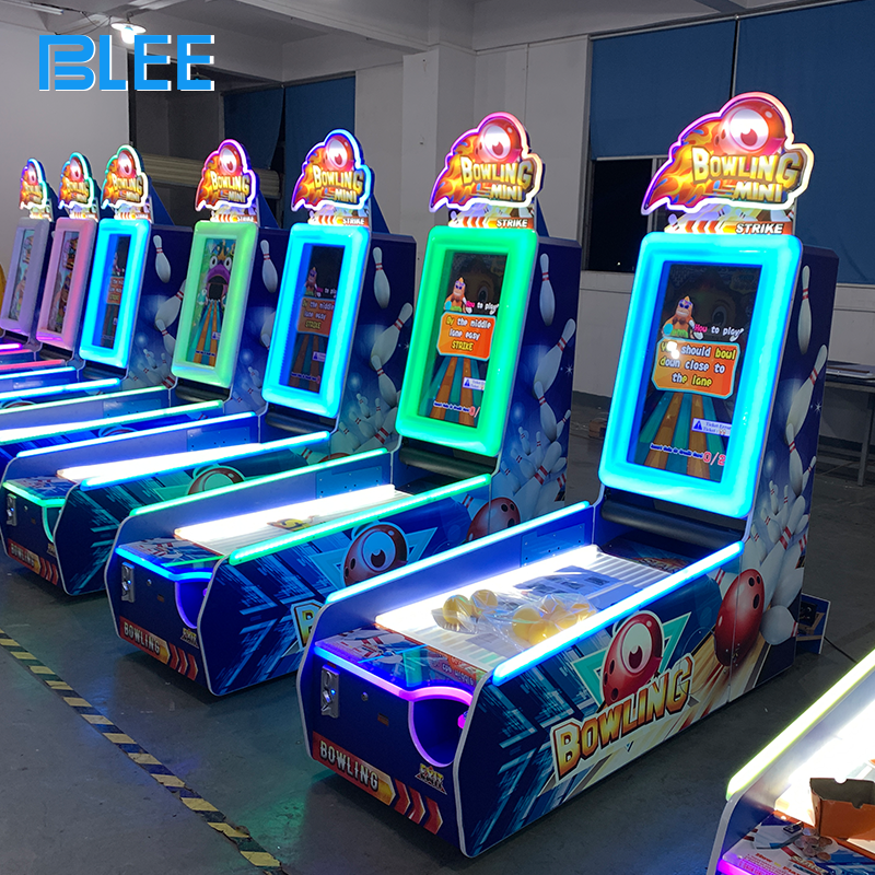 Full perspective showing arcade machine dimensions (1650×625×1920mm) and space-efficient design