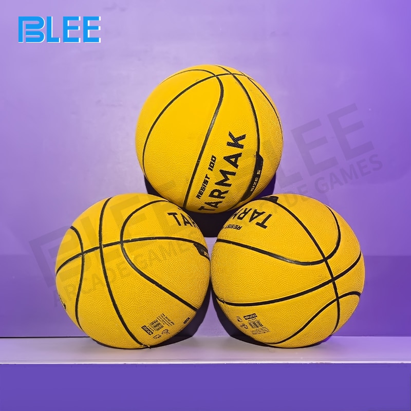 Competition scoring display showing player rankings, accuracy percentages, and timing