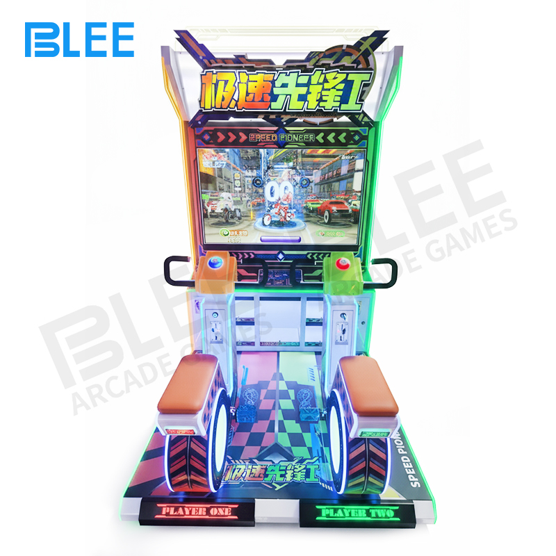 motion simulator Close-up of player controlling Speed Pioneer arcade with handlebar steering and interactive motion controls