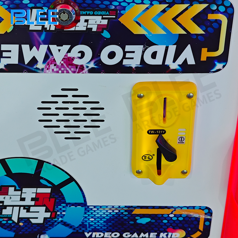 Fishing game gameplay featuring animated aquatic scenes and reel mechanics