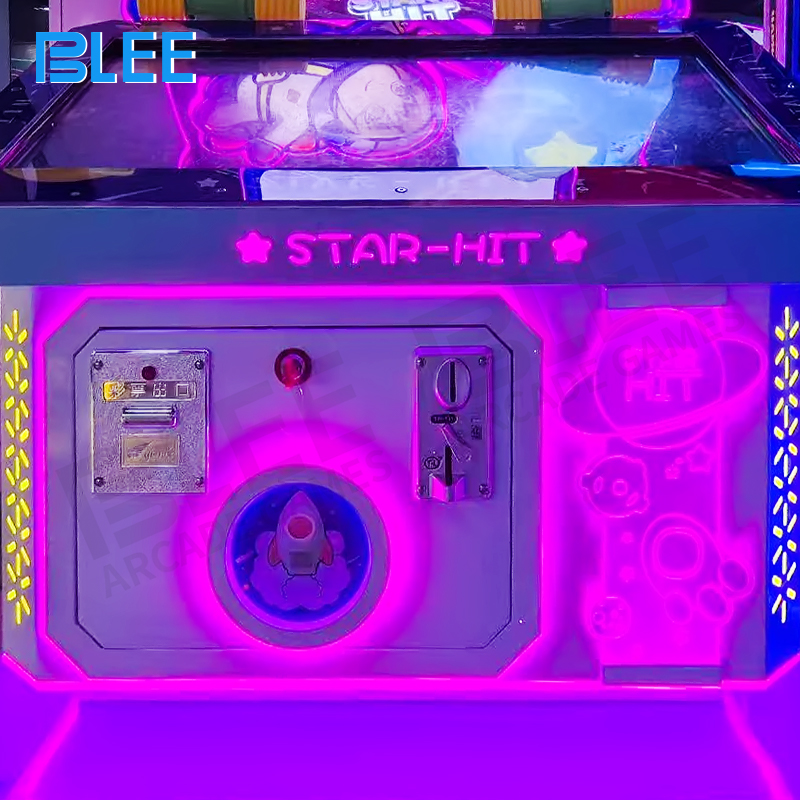 Scene selection interface showing 5 different themed environments for varied gameplay experiences