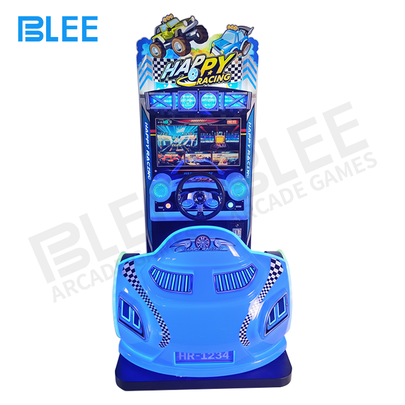 single-player racing, Realistic motorcycle controls including handlebars, throttle, and brake levers