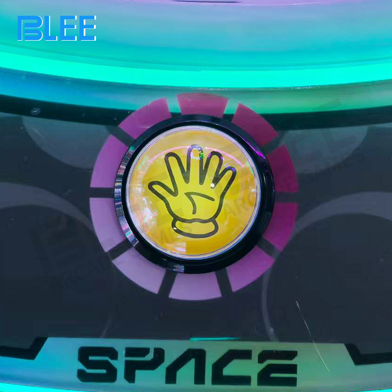 Secure wooden shipping crate (146*146*140cm) for safe transportation