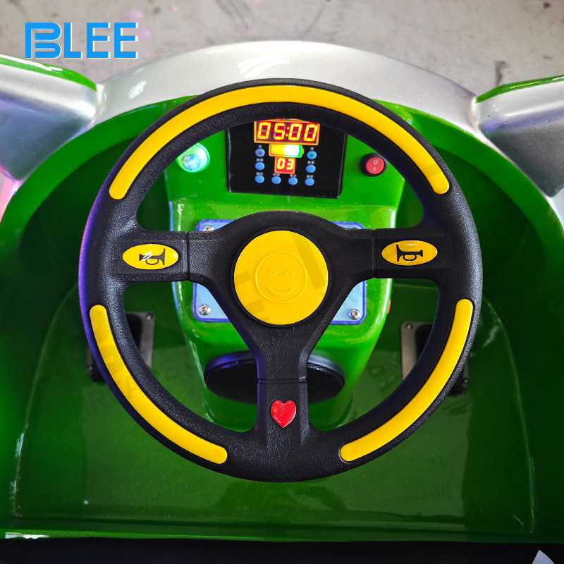 Close-up of a child's hands on the steering wheel, demonstrating easy control.