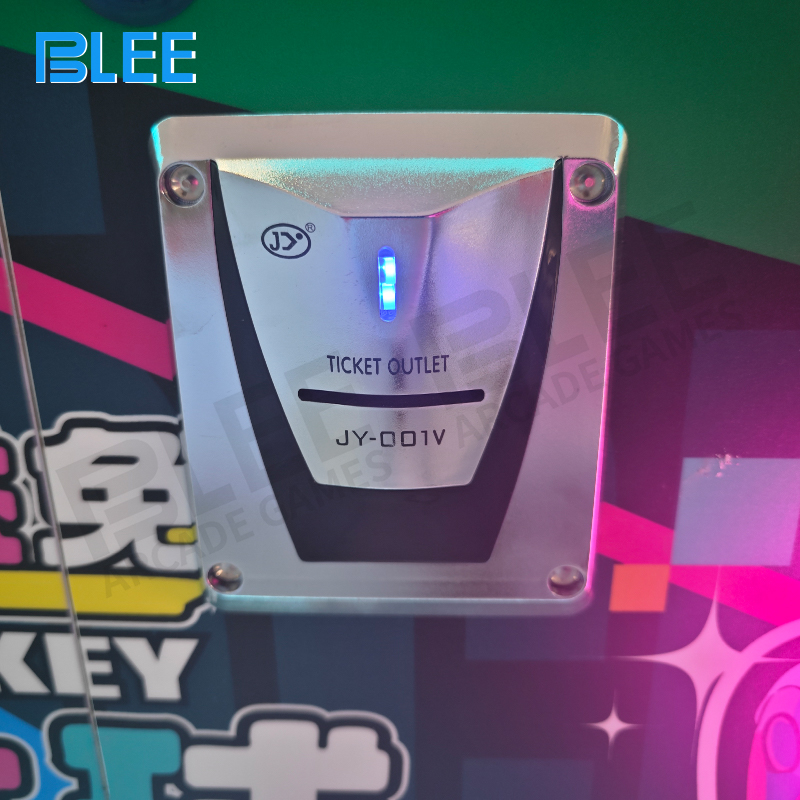 The vibrant, colorful artwork and decals that cover the sides and front of the game.