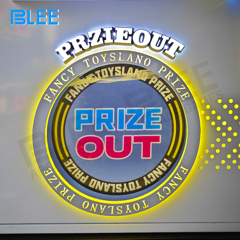 Customizable prize arrangement featuring plush toys and specialty items