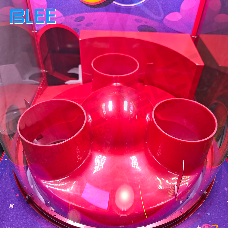 Collection mechanism where successfully captured balls accumulate for scoring