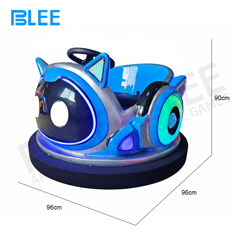 Display of front and rear radar collision detection sensors ensuring safe navigation.