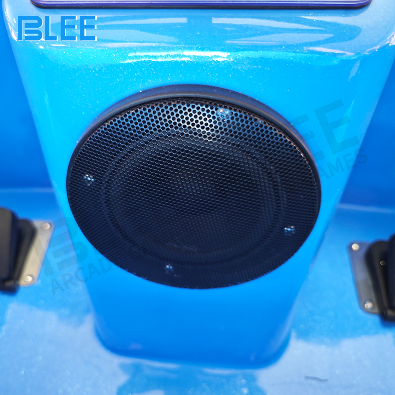 Demonstration of adjustable speed settings from 1-6 km/h for customizable adventure pacing.