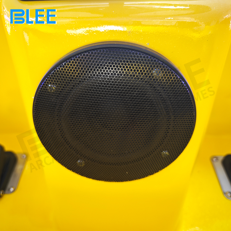 Demonstration of adjustable speed settings from 1-6 km/h for customizable adventure pacing.