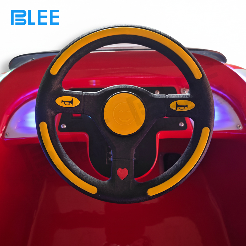 Speed control demonstration showing variable 1-6 km/h adjustment capabilities