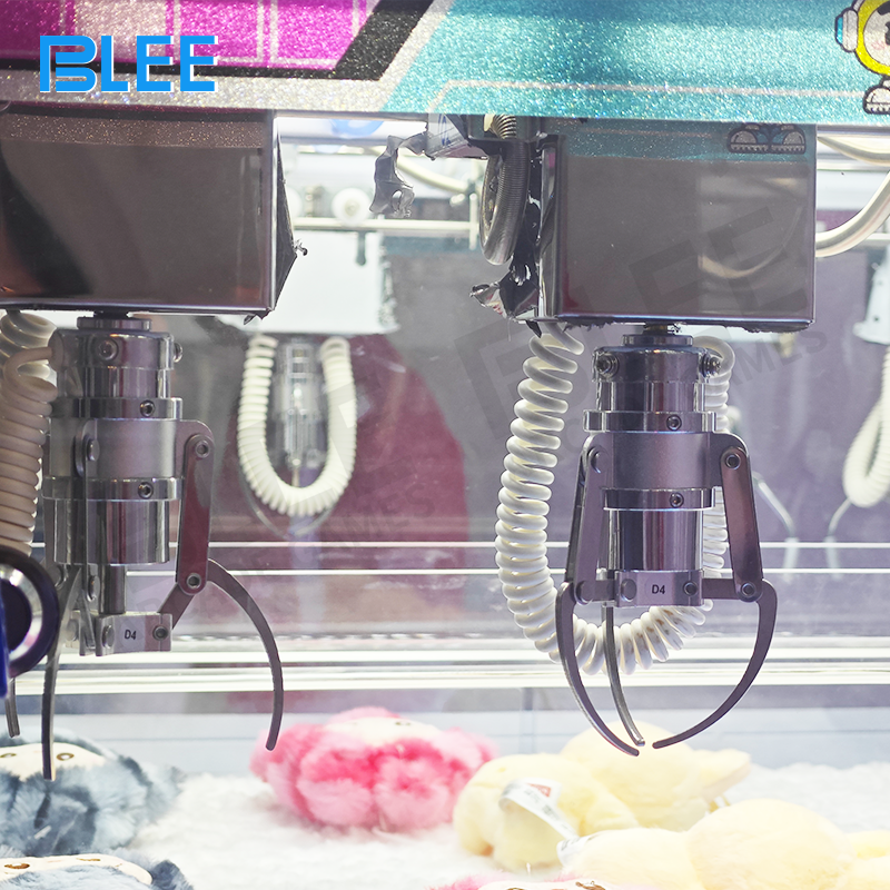 Dynamic scoring display showing individual and team scores during multiplayer competition.