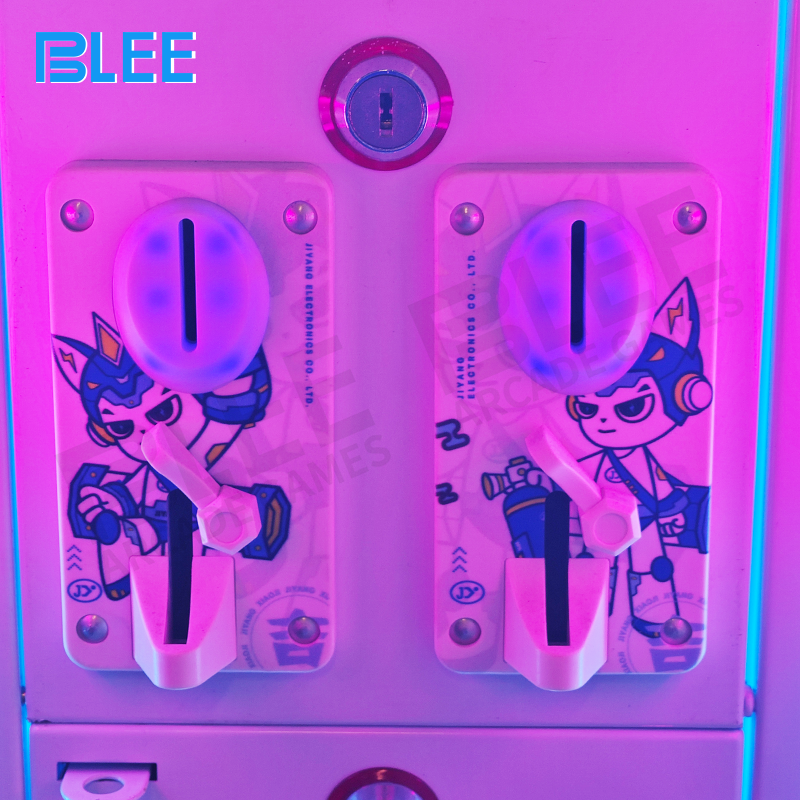 All eight claws in simultaneous operation during peak gameplay chaos.