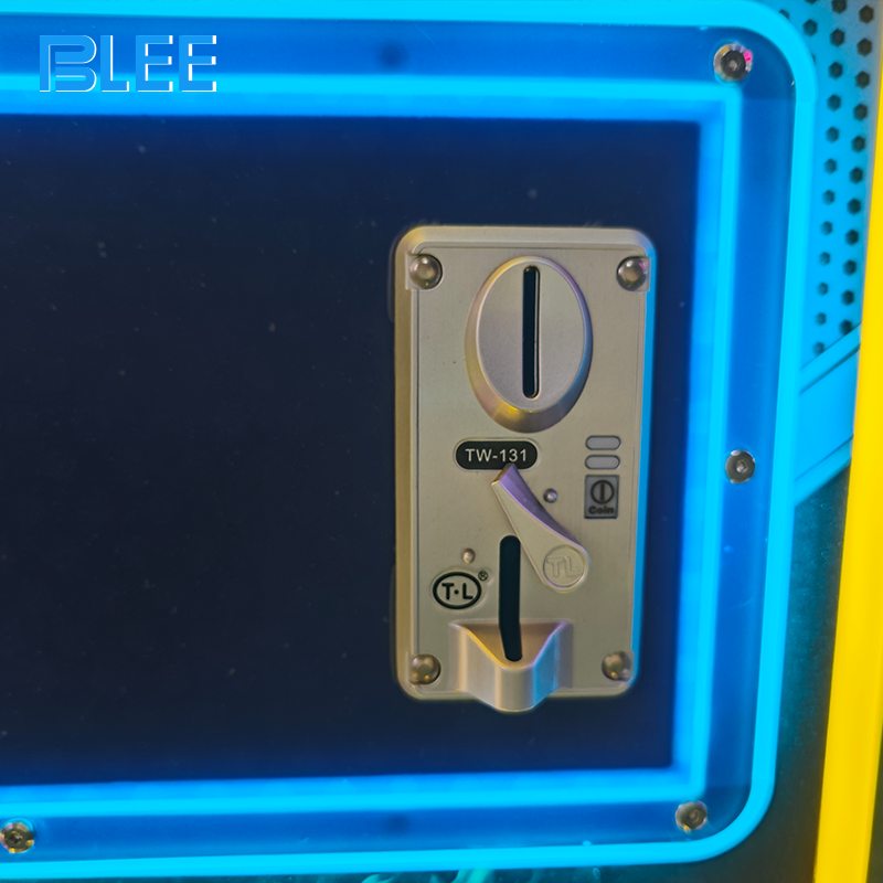 Player inserting coins into the payment system to begin the boxing challenge.