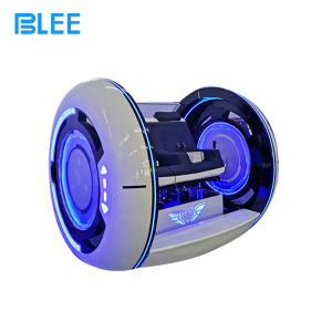 Spectators watching both players' perspectives on the 32-inch external display.