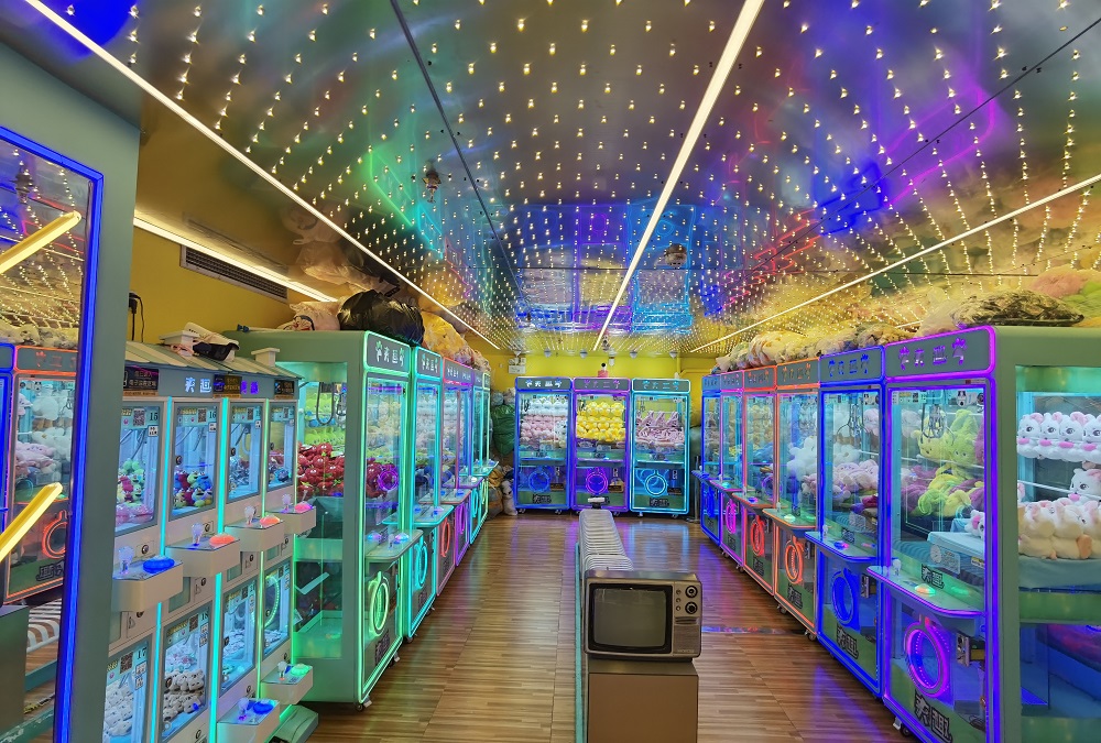 arcade claw machine