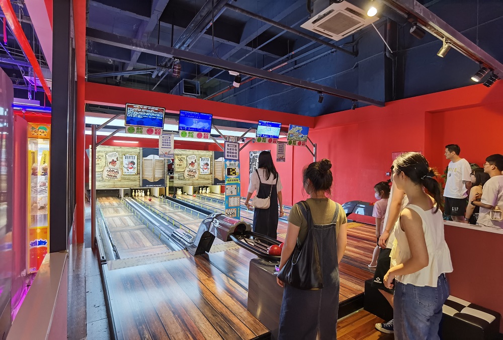 Sports simulators have become one of the most engaging attractions in modern arcades, family entertainment centers (FECs), and sports entertainment venues. Whether it’s basketball, football, baseball, golf, or racing-style sports games, these machines combine physical interaction with digital competition to create highly immersive experiences. However, long-term success depends on more than technology alone. To maximize revenue and repeat visits, operators must focus on competitive gameplay design that keeps players motivated, challenged, and socially engaged. 1. Why Competitive Gameplay Increases Engagement Competition naturally encourages players to stay longer and play more often. Key benefits: Higher replay value Increased social interaction Longer dwell time Stronger emotional investment Players are more likely to return when they feel challenged or motivated to improve. 2. Designing Skill-Based Gameplay Loops Skill progression is essential for sustained engagement. Best practices: Start with beginner-friendly difficulty Gradually increase challenge levels Reward accuracy, timing, and consistency A balanced learning curve keeps both casual and advanced players interested. 3. Integrating Real-Time Leaderboards Leaderboards create visible competition and encourage repeat play. Benefits: Motivates players to beat high scores Encourages social comparison Creates community engagement Displaying rankings prominently increases participation and excitement. 4. Using Multiplayer and Team Modes Sports are naturally social, making multiplayer features highly effective. Popular formats: 1v1 competitions Team-based challenges Tournament modes Group gameplay increases player interaction and overall spending. 5. Creating Short, High-Intensity Gameplay Sessions Fast-paced sessions improve player flow and machine turnover. Recommended structure: 30–90 second gameplay cycles Quick score feedback Instant replay opportunities Short sessions encourage repeated attempts and maintain excitement. 6. Reward Systems That Encourage Repeat Play Players respond strongly to progression and rewards. Effective reward mechanics: Achievement milestones Bonus rounds Progressive difficulty rewards Ticket or prize integration Recognition and rewards increase retention and replay frequency. 7. Enhancing Spectator Appeal Competitive gameplay should be entertaining to watch. Key features: Large score displays Dynamic sound effects Real-time gameplay animations Spectator engagement attracts additional players and increases venue energy. 8. Strategic Zone Design for Competitive Energy Machine placement affects the competitive atmosphere. Best layout strategies: Group sports simulators together Create open viewing areas Position machines in high-traffic zones A dedicated sports zone amplifies excitement and social interaction. 9. Data-Driven Gameplay Optimization Use performance data to improve engagement. Key metrics: Average play time Replay frequency Difficulty completion rates Revenue per machine Adjust gameplay settings based on actual player behavior. 10. Integrating Seasonal and Event-Based Competitions Events create urgency and repeat traffic. Examples: Weekly score challenges Seasonal tournaments Venue-wide sports competitions Limited-time events encourage players to return frequently. 11. Maintenance and Gameplay Consistency Reliable gameplay is essential for competitive integrity. Best practices: Regular sensor calibration Accurate scoring systems Stable software performance Quick technical support Consistent performance builds player trust and satisfaction. 12. Revenue and ROI Benefits Competitive gameplay design significantly improves profitability. Typical outcomes: Increased repeat visits Higher player spending Longer dwell time Faster ROI in high-traffic venues Sports simulators become more than games—they become recurring social experiences. 13. Factory Strength & Production Capability（图片位置建议段落） Our factory specializes in manufacturing advanced sports simulator machines, including basketball, football, baseball, golf, and interactive competition systems. With cutting-edge technology, durable construction, and OEM/ODM customization, we provide reliable solutions for global entertainment venues. （此段落后可插入工厂图片） 14. One-Stop Arcade Solution（图片位置建议段落） We provide a complete one-stop solution including sports simulator supply, gameplay optimization guidance, layout planning, logistics, installation, and after-sales support. Our goal is to help clients create high-engagement competitive zones that maximize revenue and ROI. （此段落后可插入一站式图片） Conclusion Competitive gameplay design is one of the most effective ways to improve customer engagement with sports simulators. By combining skill progression, multiplayer interaction, leaderboards, and strategic layout design, operators can create immersive experiences that drive repeat play and long-term profitability. For modern arcades and entertainment centers, sports simulators are not just attractions—they are powerful tools for building community, engagement, and sustainable revenue growth.