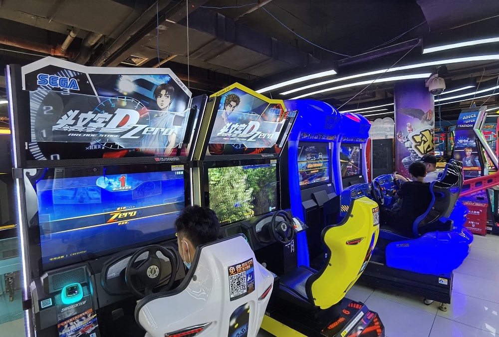 Racing game machines