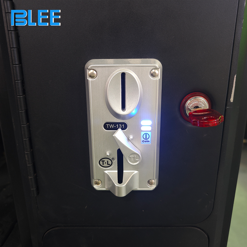 Technical specifications panel showing 500W efficient power and universal voltage compatibility.