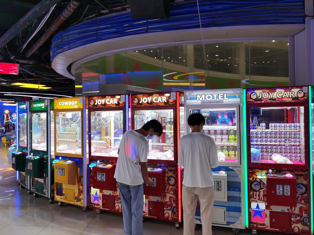 arcade claw machine