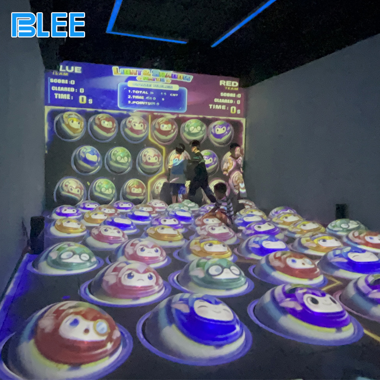 Multiplayer projection sports game for family entertainment center Multiplayer projection sports game for family entertainment center